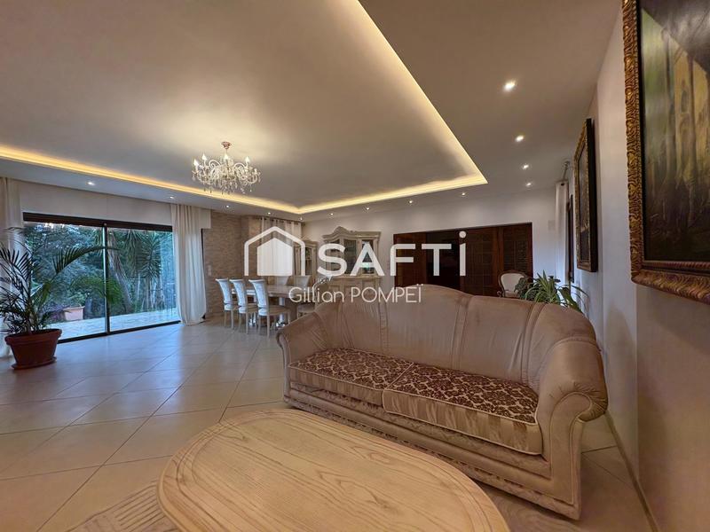 Maison - 659 m² - 8 pièces