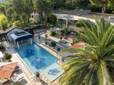 Maison traditionnelle - 420 m² - 5 pièces