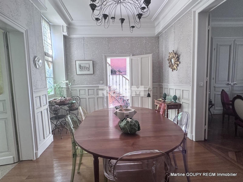 Maison - 290 m² - 11 pièces