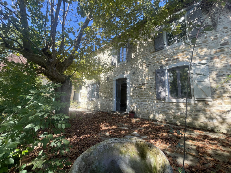 Maison - 477 m² - 15 pièces