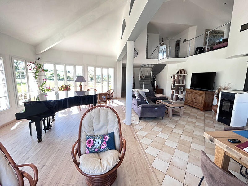 Maison - 245 m² - 7 pièces