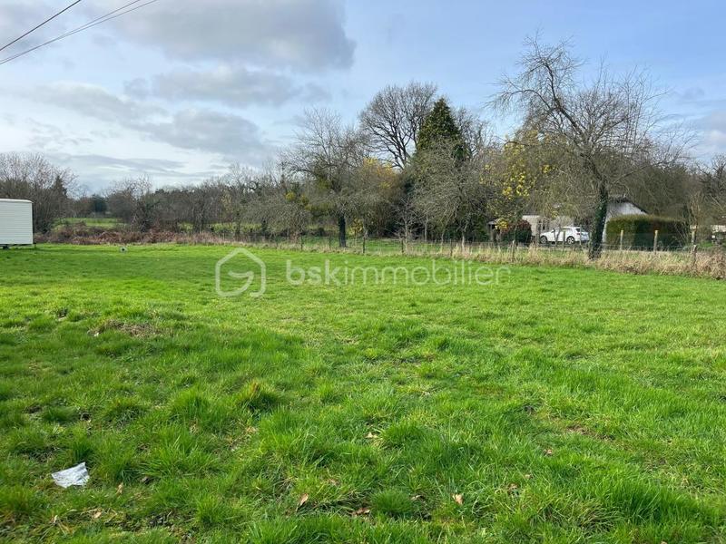 Terrain constructible - 825 m²