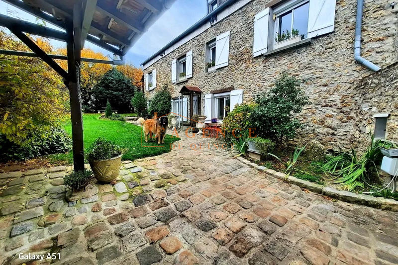 Maison - 275 m² - 7 pièces