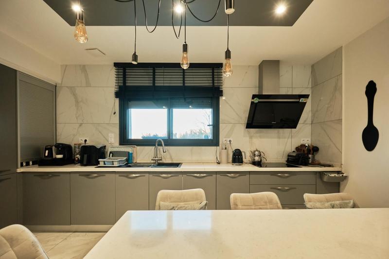 Maison - 180 m² - 7 pièces