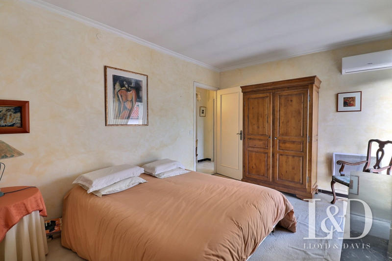 Maison - 243 m² - 10 pièces