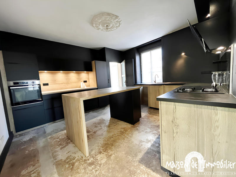 Maison - 200 m² - 6 pièces