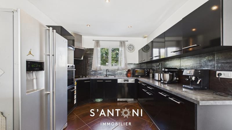 Maison - 111 m² - 5 pièces