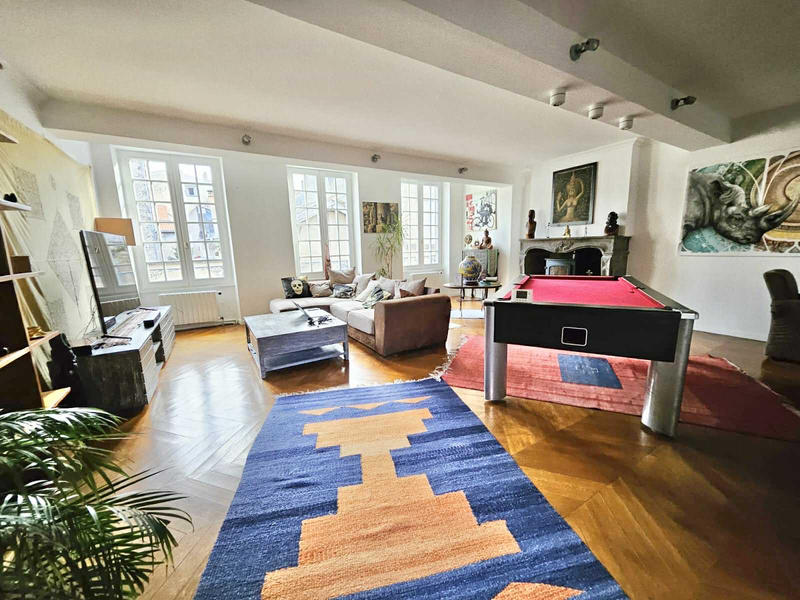 Appartement - 284 m² - 9 pièces