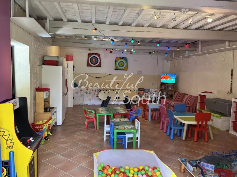 Gîte - 765 m² - 27 pièces