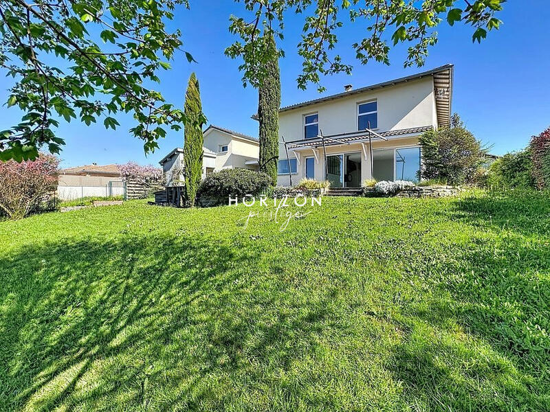 Maison contemporaine - 216 m² - 9 pièces