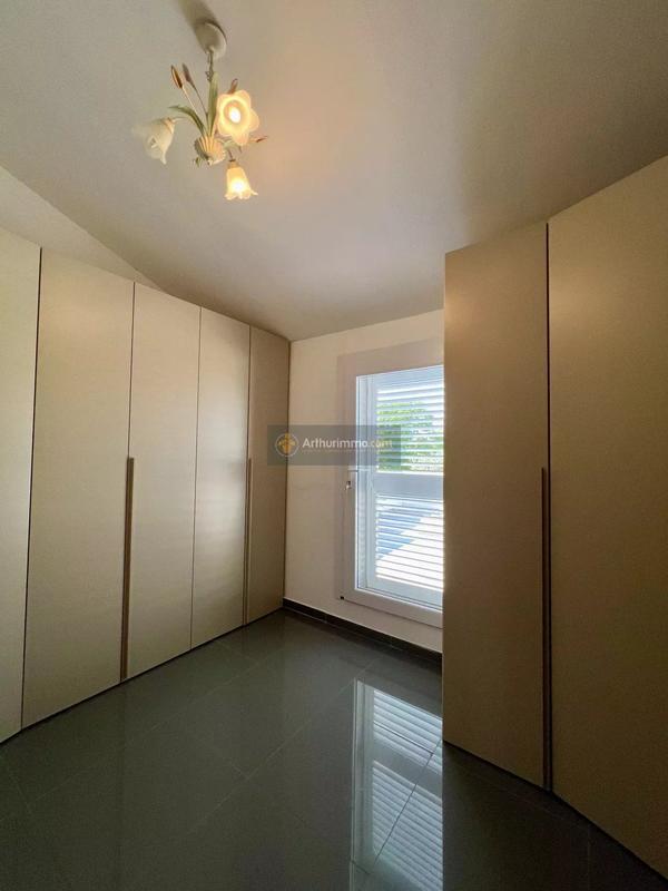 Maison - 257 m² - 9 pièces