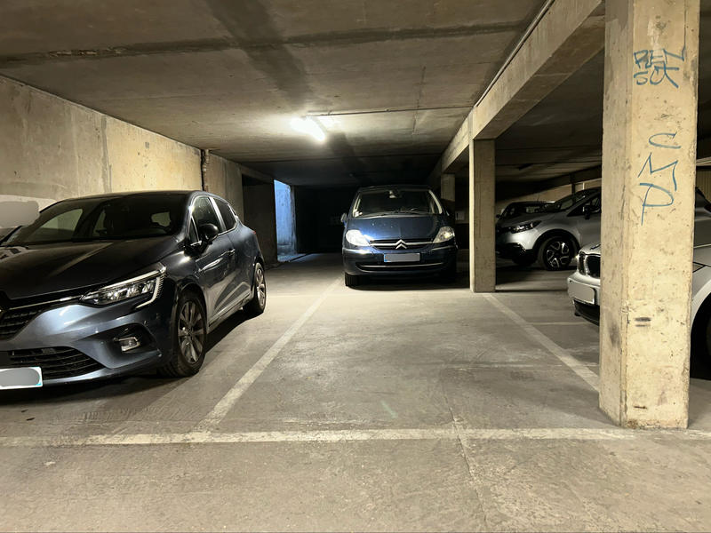 Parking / Garage - 11 m²