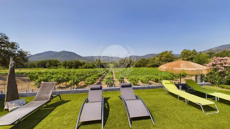 Maison - 1 100 m² - 4 pièces