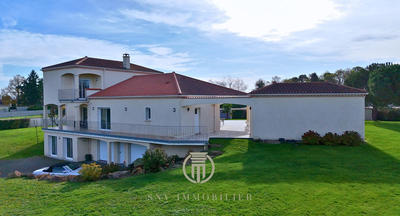 Maison - 276 m² - 9 pièces