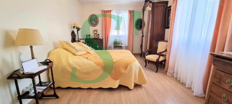 Maison - 232 m² - 8 pièces