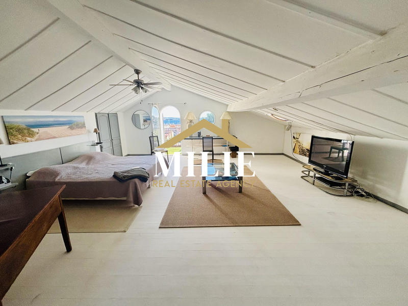 Villa - 245 m² - 7 pièces