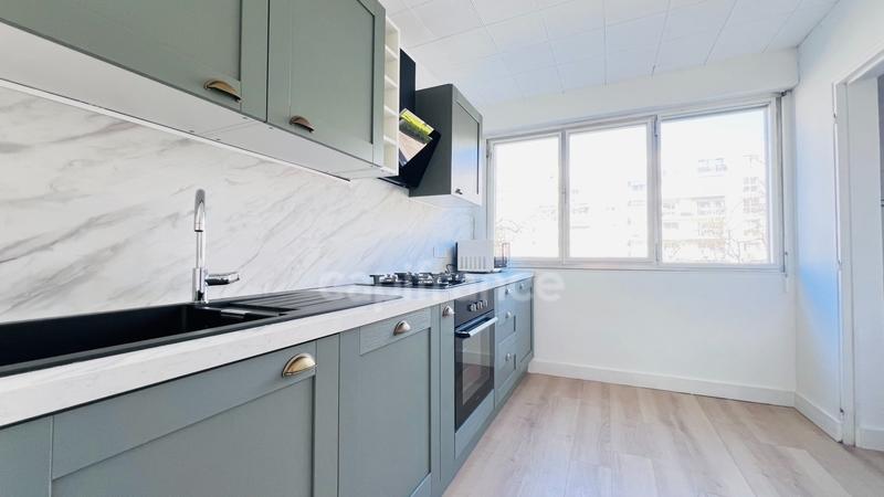 Appartement - 97 m² - 6 pièces