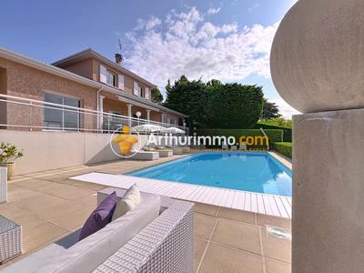 Maison - 205 m² - 7 pièces