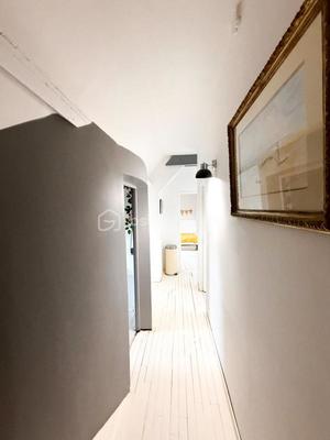 Maison - 280 m² - 11 pièces