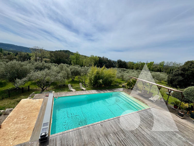 Maison - 180 m² - 5 pièces