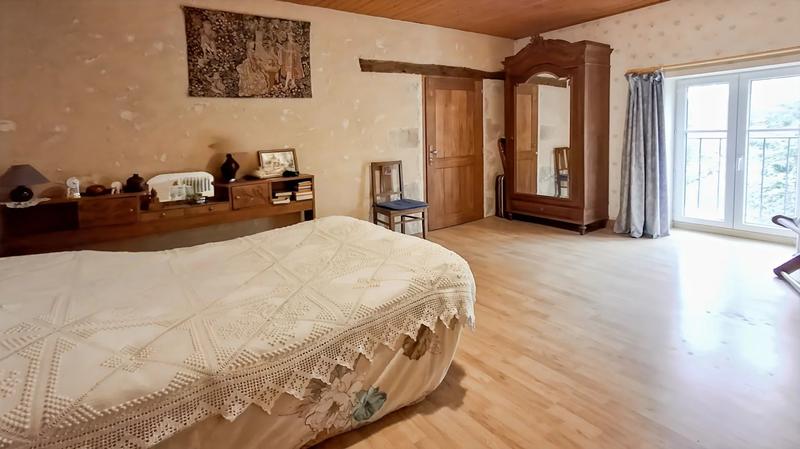 Maison - 223 m² - 9 pièces