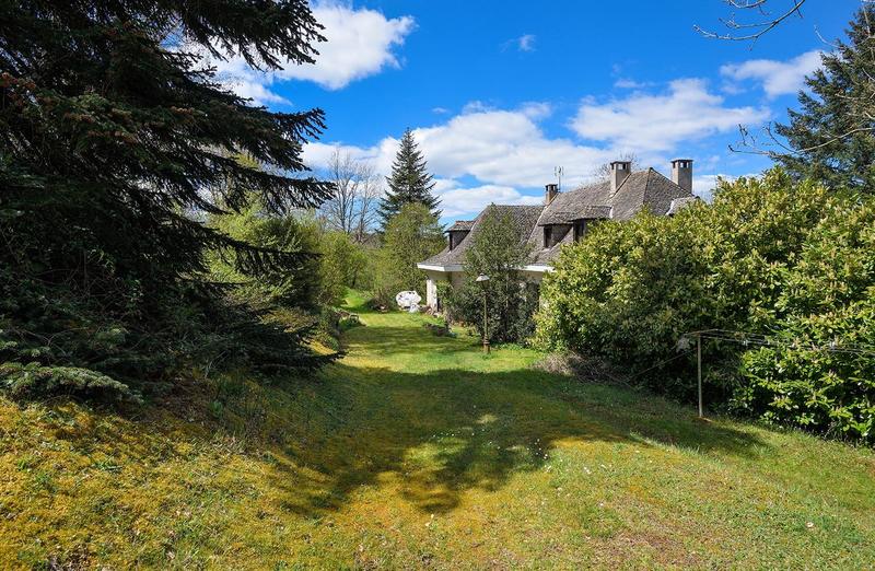 Maison - 335 m² - 11 pièces