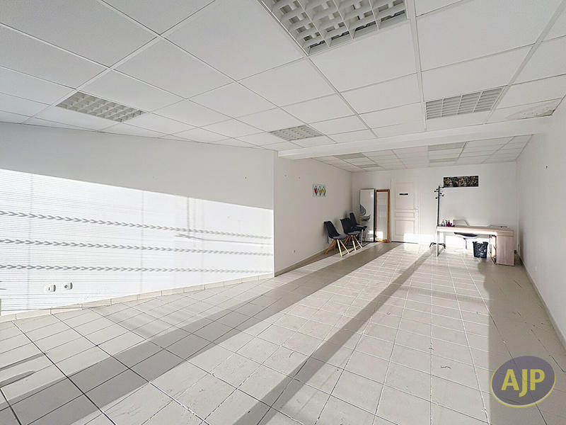 Local commercial - 48 m² - 1 pièce