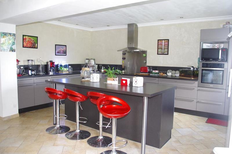 Maison - 239 m² - 8 pièces