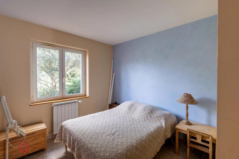 Maison - 275 m² - 10 pièces