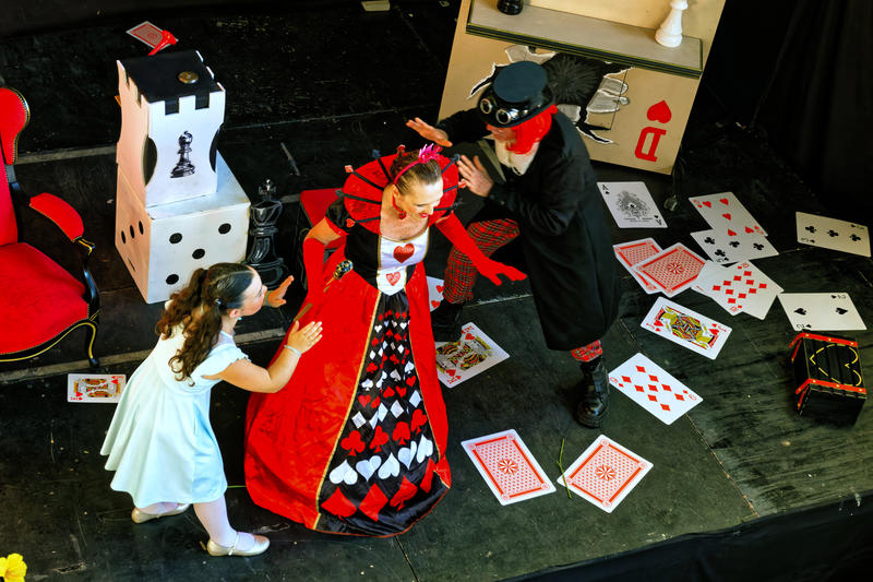 Alice Contre la Reine de Coeur