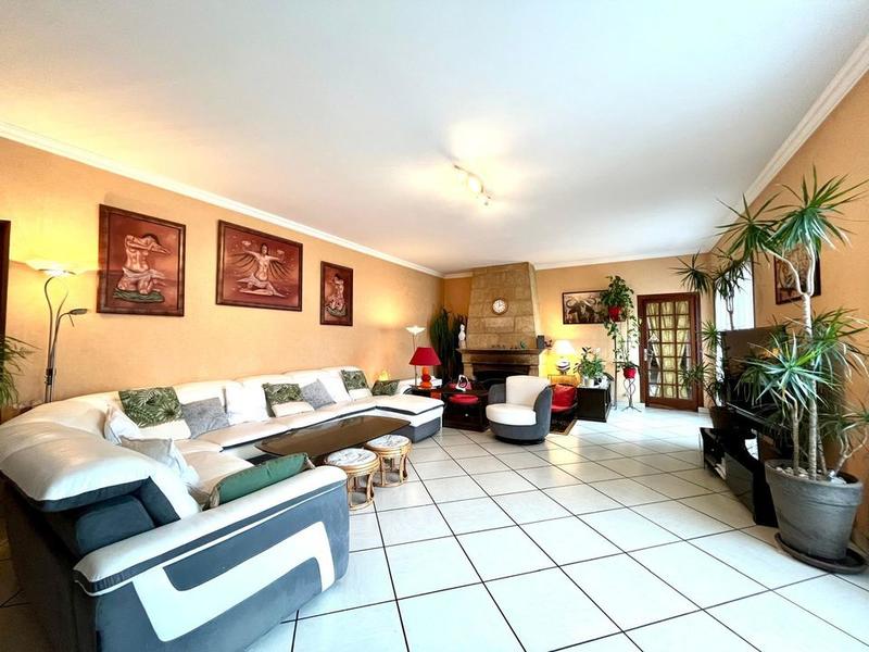 Maison - 313 m² - 9 pièces