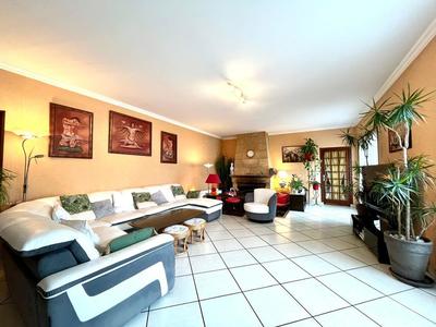 Maison - 313 m² - 9 pièces