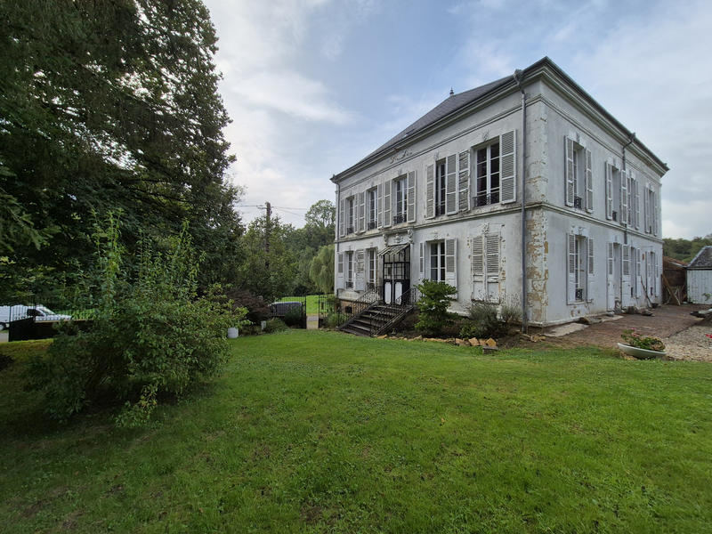 Maison - 430 m² - 12 pièces