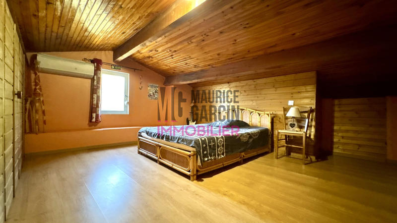 Maison - 233 m² - 5 pièces