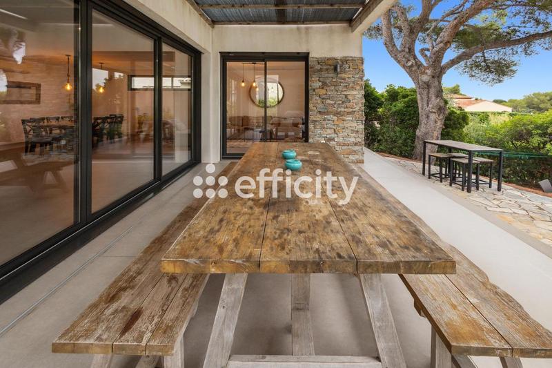 Maison - 211 m² - 7 pièces