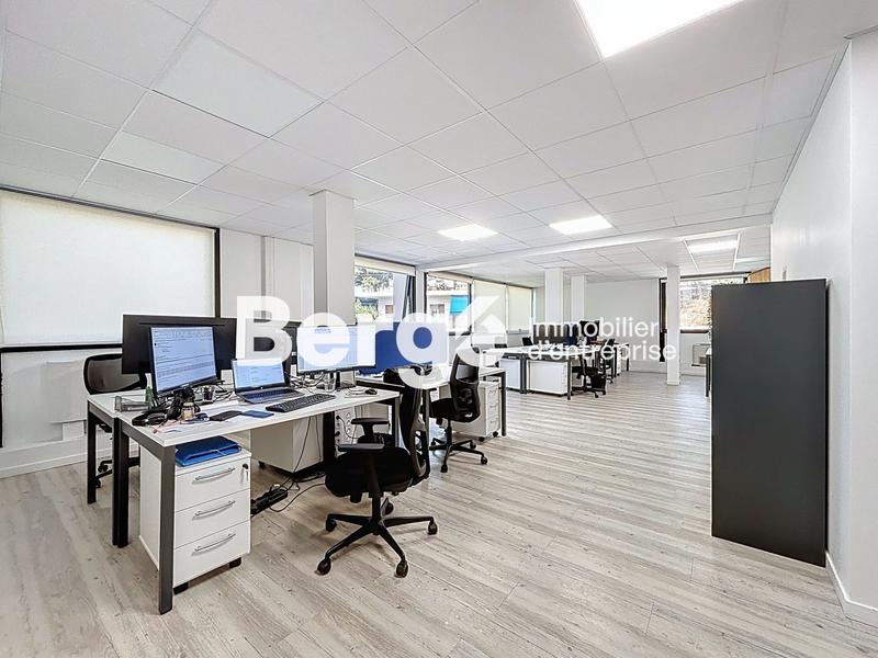 Bureau - 300 m² - 8 pièces