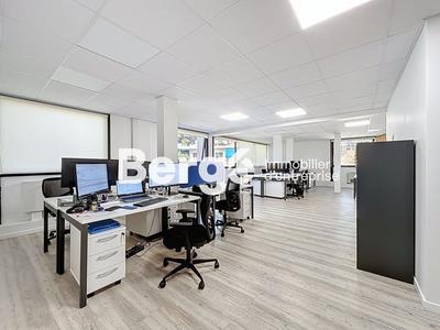 Bureau - 300 m² - 8 pièces