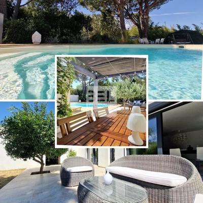 Maison - 255 m² - 8 pièces