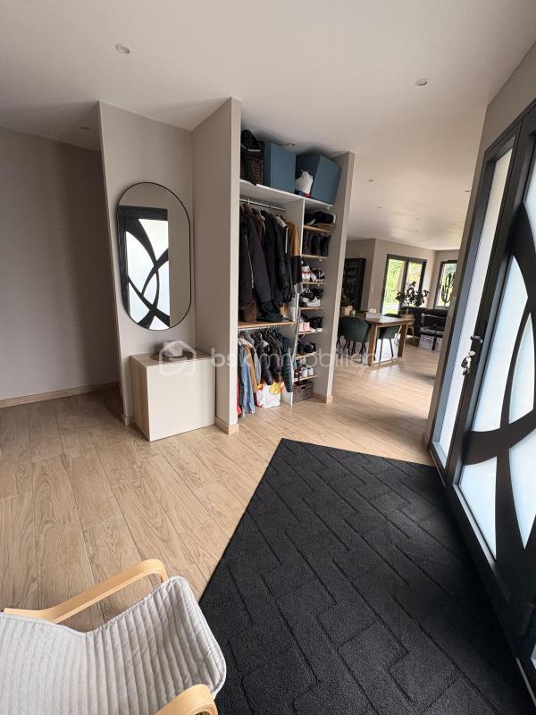 Pavillon - 180 m² - 8 pièces