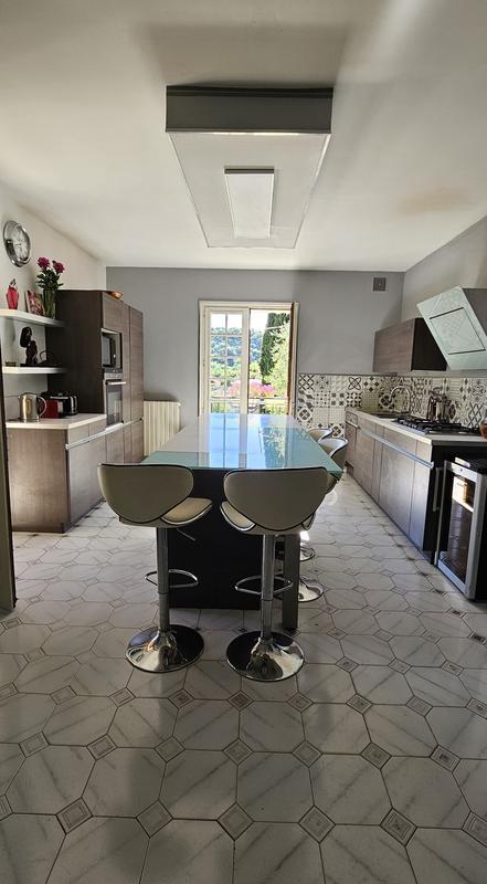 Maison - 178 m² - 6 pièces