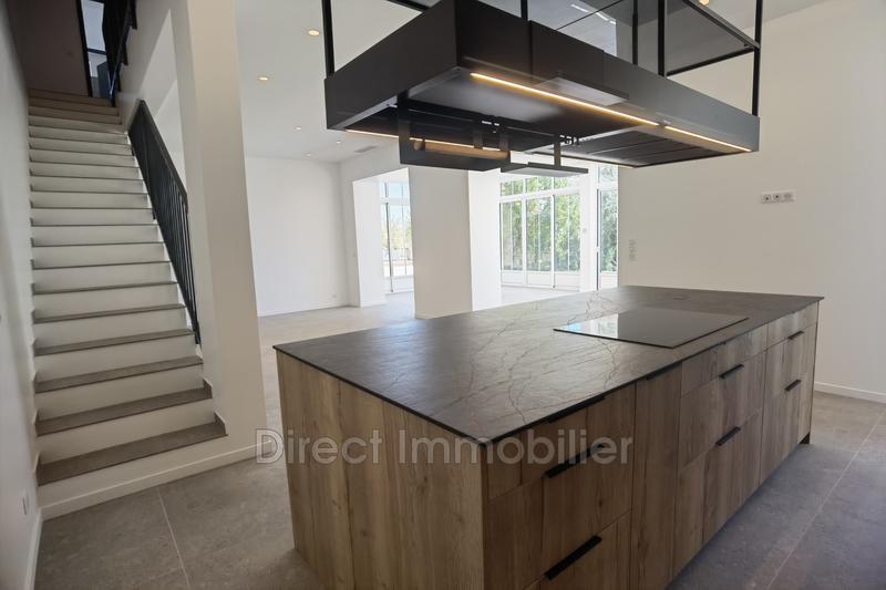 Maison - 245 m² - 6 pièces