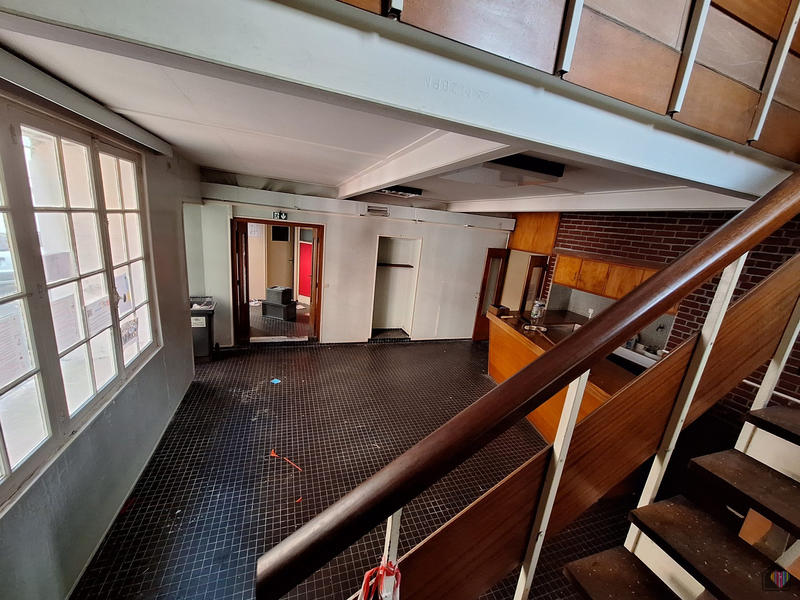 Maison - 242 m² - 10 pièces