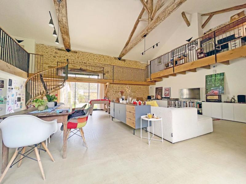 Maison en pierre - 228 m² - 8 pièces