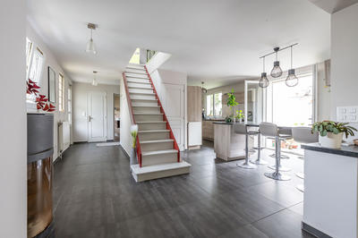 Maison - 208 m² - 6 pièces