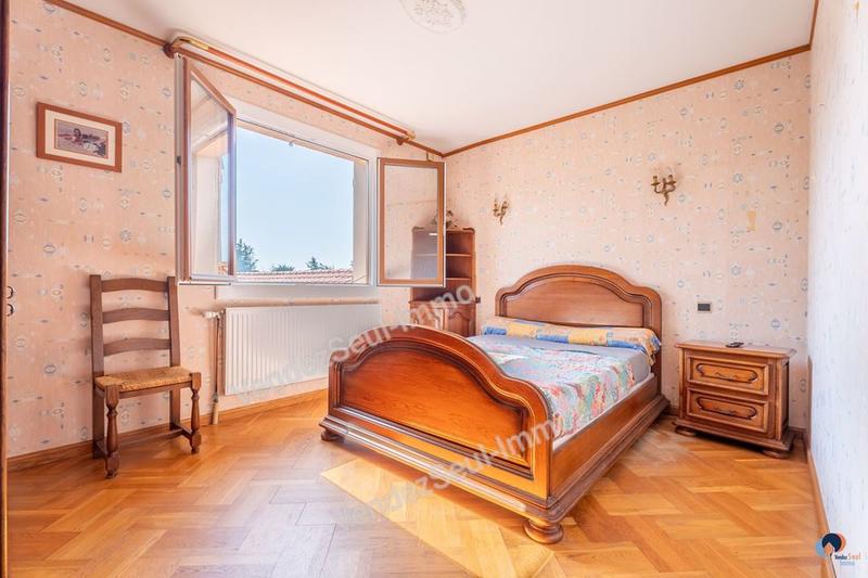 Maison traditionnelle - 246 m² - 4 pièces