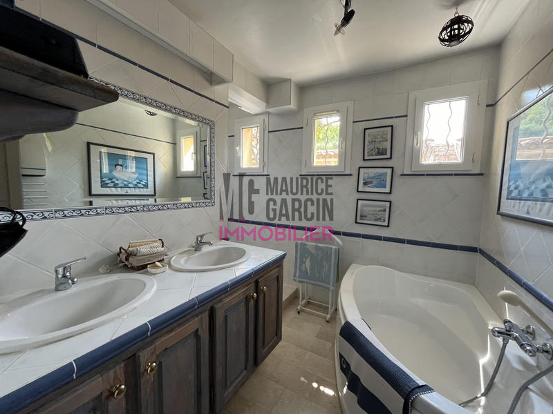 Maison traditionnelle - 203 m² - 8 pièces