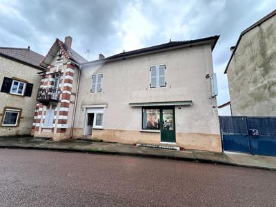 Maison - 220 m² - 8 pièces