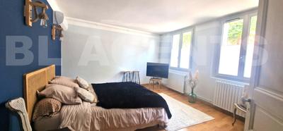 Maison - 220 m² - 7 pièces