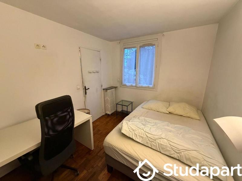 Chambre - 11 m² - 1 pièce