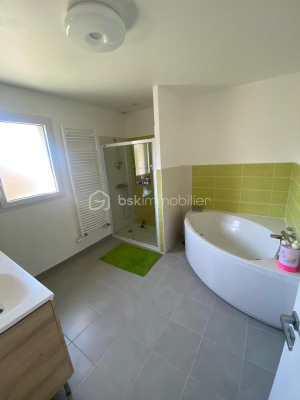 Maison traditionnelle - 180 m² - 7 pièces